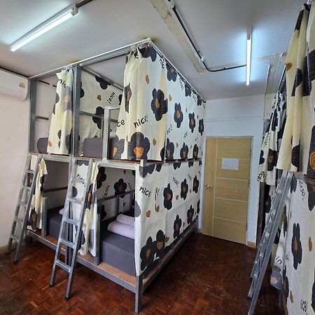 Panda Lodge Home Stay Бангкок Екстер'єр фото