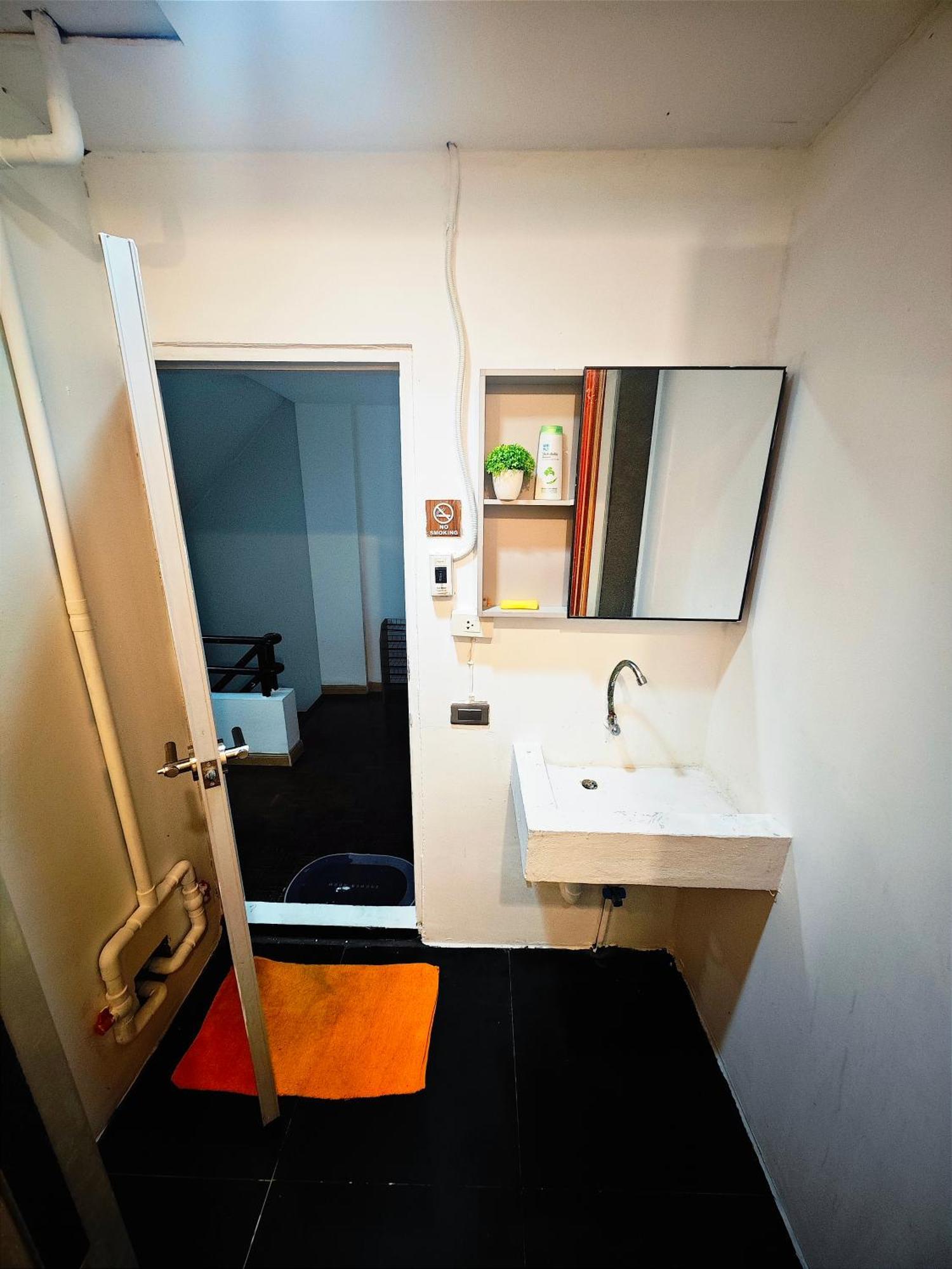 Panda Lodge Home Stay Бангкок Екстер'єр фото